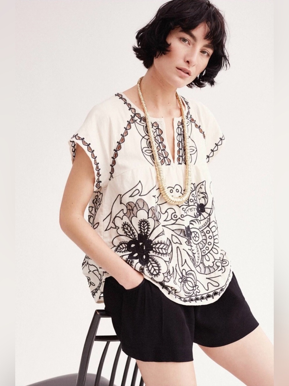 Anthropolgie Embroidered Rheya Tee, size 8 - Picture 4 of 7